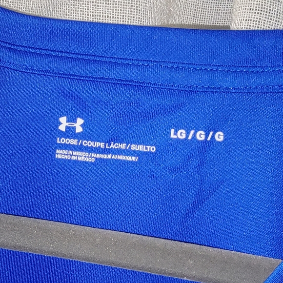 Boys youth under armour polyester shirt - Picture 2 of 2